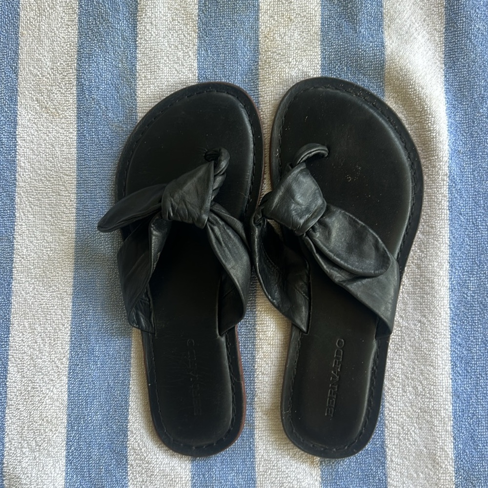 Bernardo Black Bow Sandals NWOT